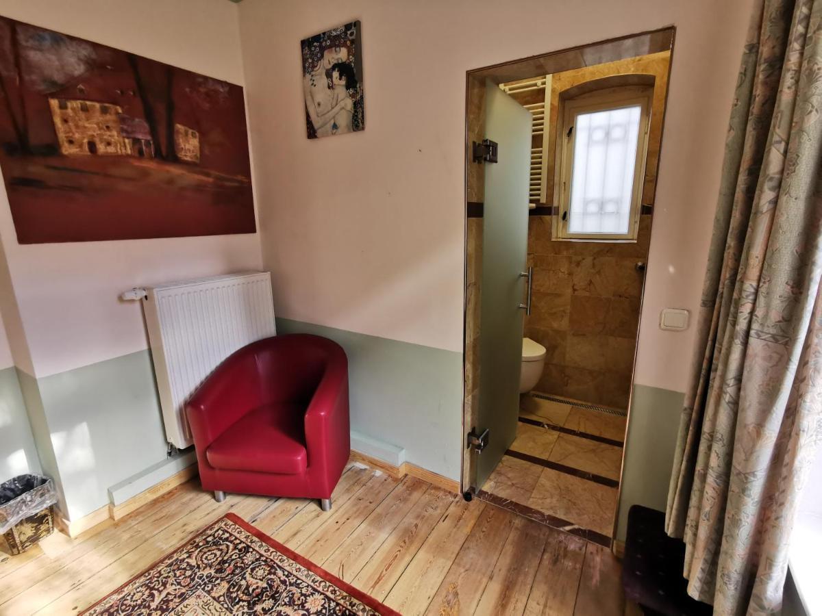 Hummel Hostel - Historische Stadtvilla Mit Garten Веймар Екстер'єр фото