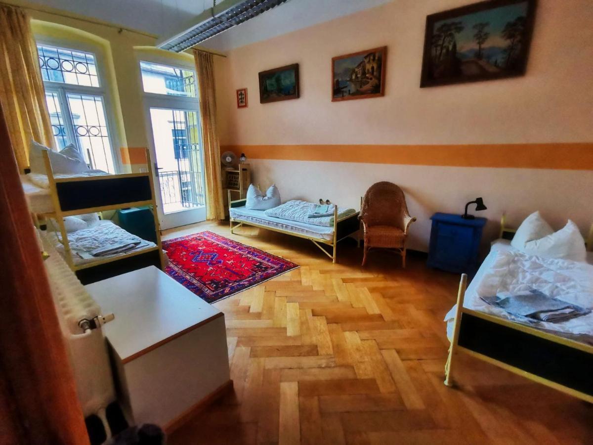 Hummel Hostel - Historische Stadtvilla Mit Garten Веймар Екстер'єр фото