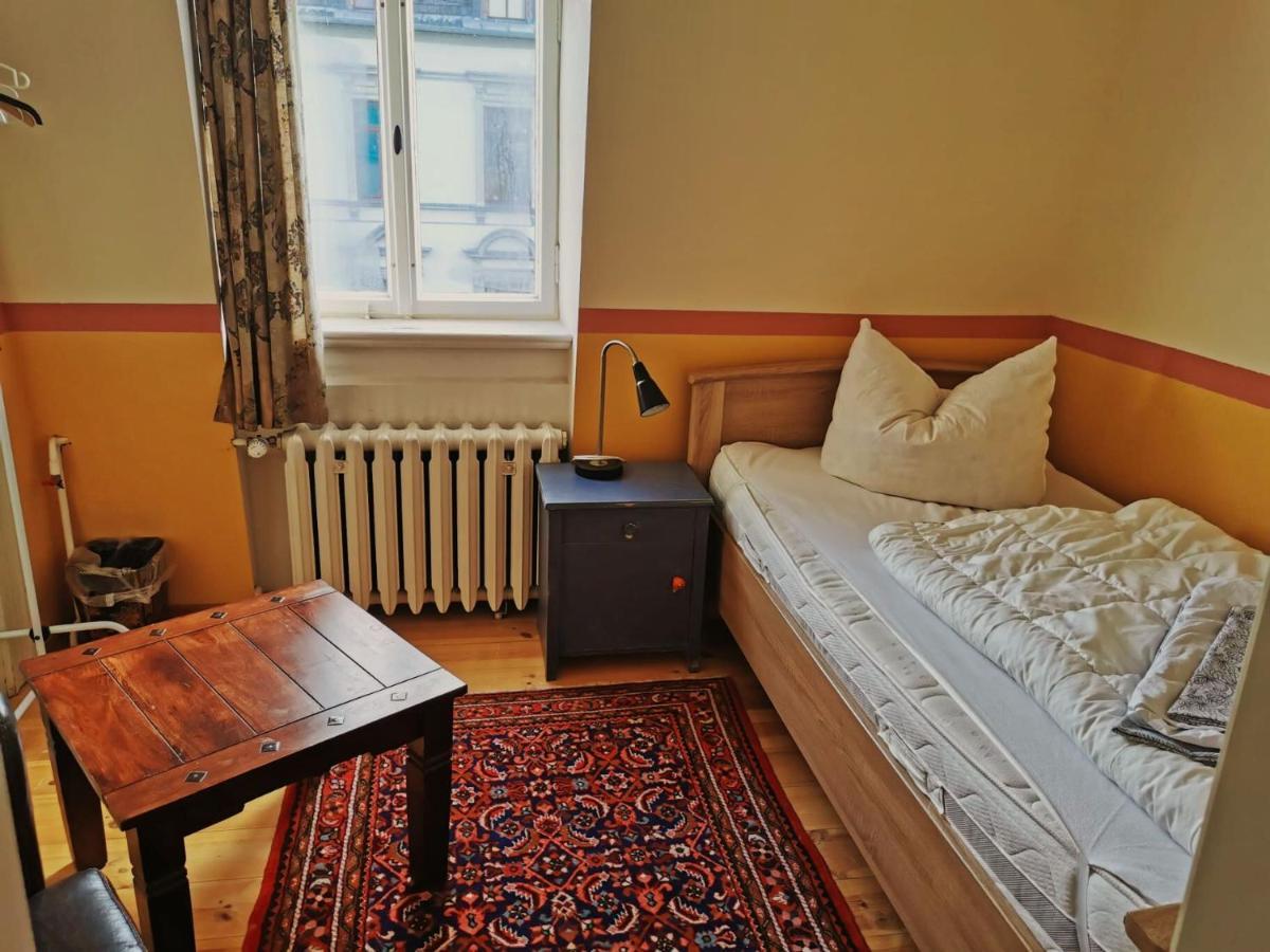 Hummel Hostel - Historische Stadtvilla Mit Garten Веймар Екстер'єр фото