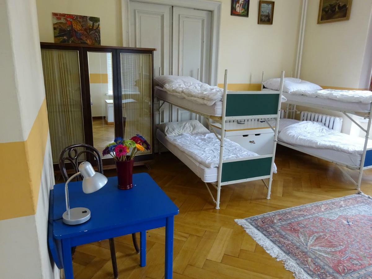 Hummel Hostel - Historische Stadtvilla Mit Garten Веймар Екстер'єр фото