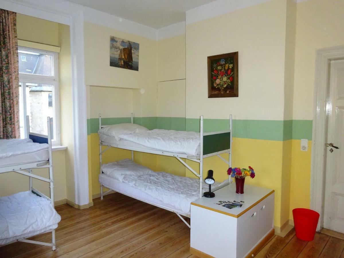 Hummel Hostel - Historische Stadtvilla Mit Garten Веймар Екстер'єр фото